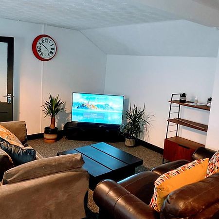 Gorgeous Town Center 3 Bedroom Self Contained Apartment For 1-5 People Χαρογκέιτ Εξωτερικό φωτογραφία