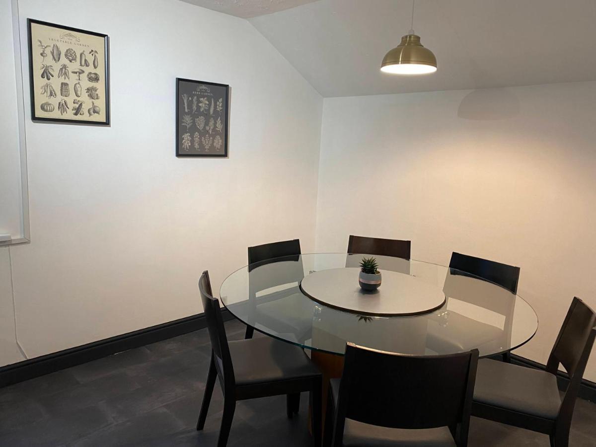 Gorgeous Town Center 3 Bedroom Self Contained Apartment For 1-5 People Χαρογκέιτ Εξωτερικό φωτογραφία