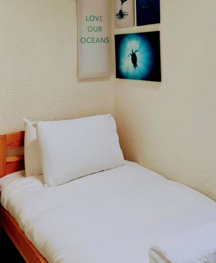 Gorgeous Town Center 3 Bedroom Self Contained Apartment For 1-5 People Χαρογκέιτ Εξωτερικό φωτογραφία